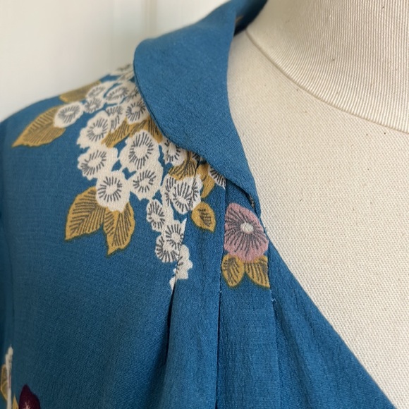 Blue Emily & Finn floral patterned long sleeved blouse - Picture 4 of 7